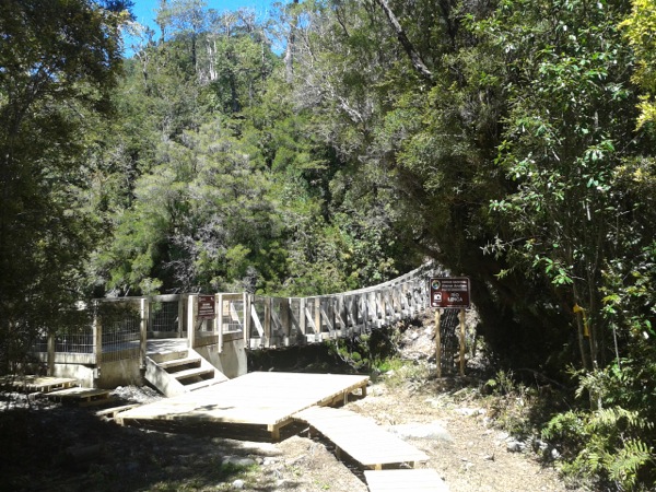 Puente sobre río Lenca