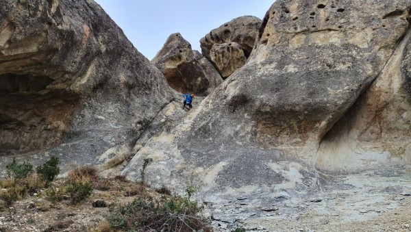 Canaleta de roca para llegar a cumbre Torrecillas