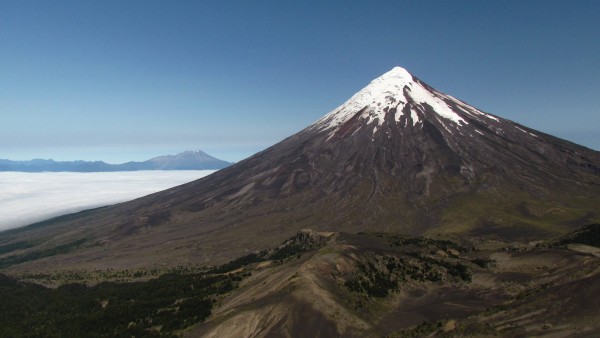 Volcán Osorno sobre el Paso Desolación